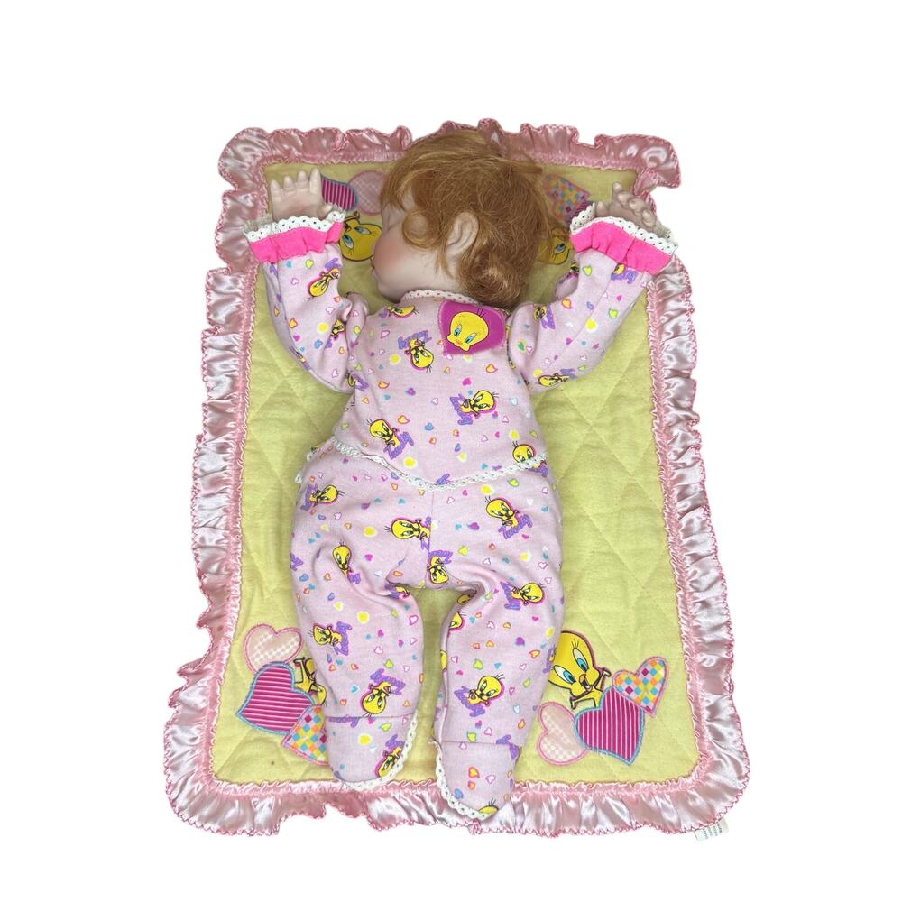 The Ashton Drake Galleries Porcelain Baby Dolls Looney Toons Bugs/Taz/Tweety - Picture 7 of 14